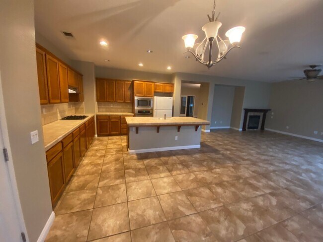 Building Photo - Northwest Hanford subdivision, close to park