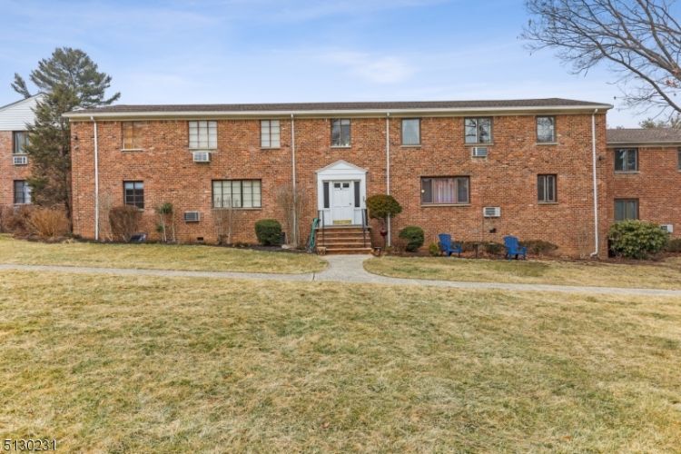 Foto principal - 61 Troy Dr