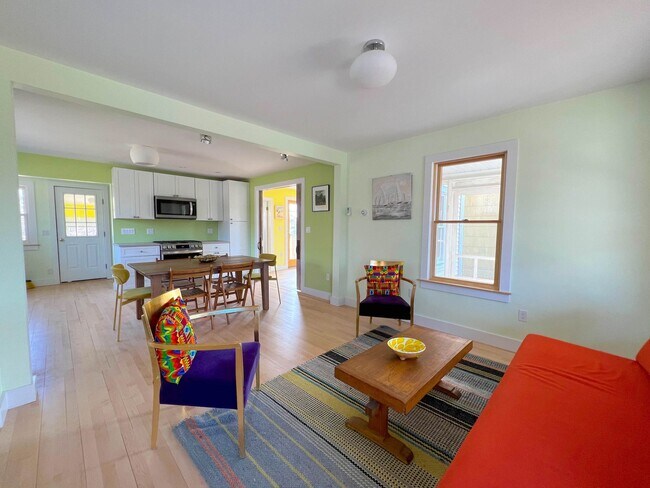 Building Photo - 1050 Champlin Pl
