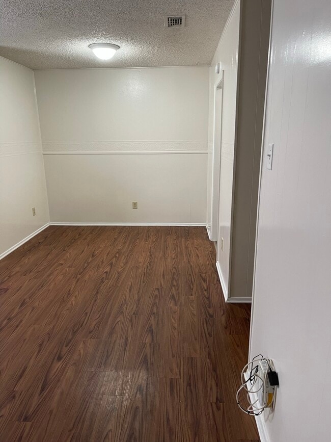 Building Photo - 4705 Diaz Ave