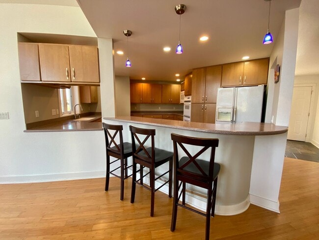 Building Photo - 7950 W Golf Course Dr