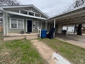 Building Photo - 410 E Maple St