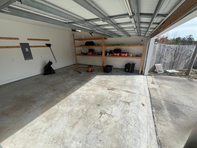 Building Photo - 107 Garrett Dr