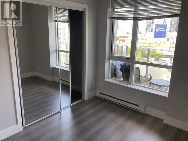 Photo du bâtiment - 4808-4808 Hazel St