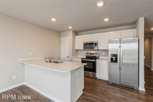 Building Photo - 4 br, 3 bath House - 909 Cove Street SE
