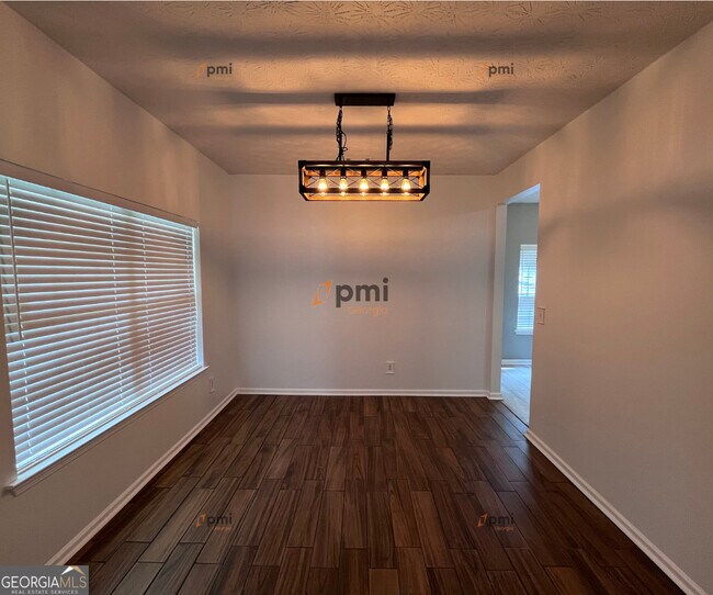 Foto del edificio - 224 Autumn Ridge Dr