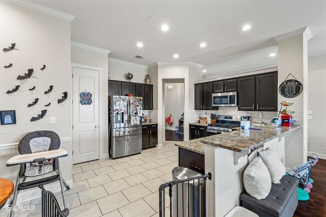 Building Photo - 331 N Hampton St