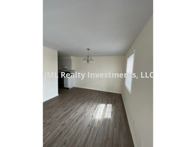 Foto del edificio - 1 bedroom Condo with Lake access and a private fenced yard for rent.