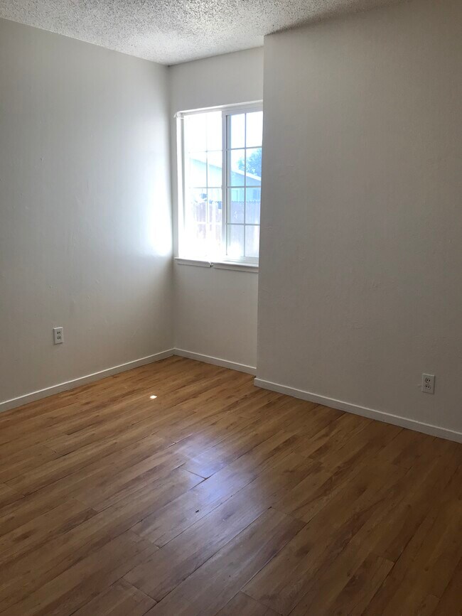 Foto del edificio - 7171 Chris Ave