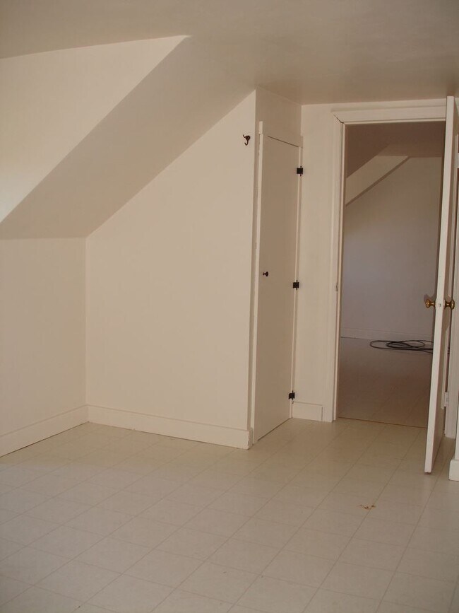 Building Photo - 4 br, 2.5 bath House - 107 PILOTTOWN ROAD
