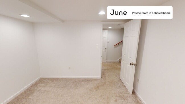 Foto del edificio - Private bedroom in 5 bed/2 bath Home