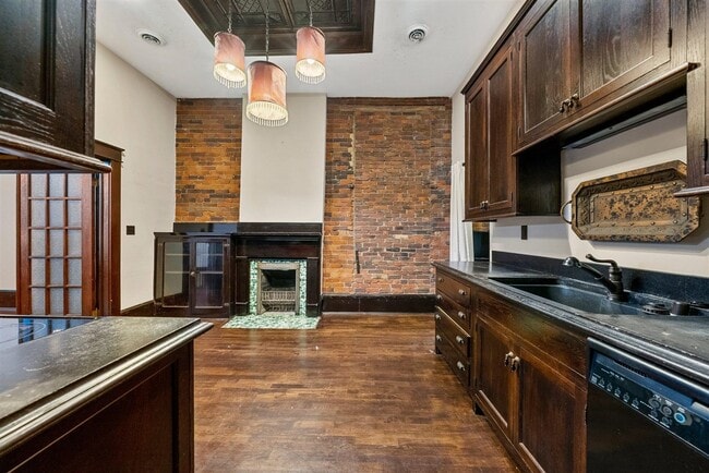 Building Photo - 109 Cedar St