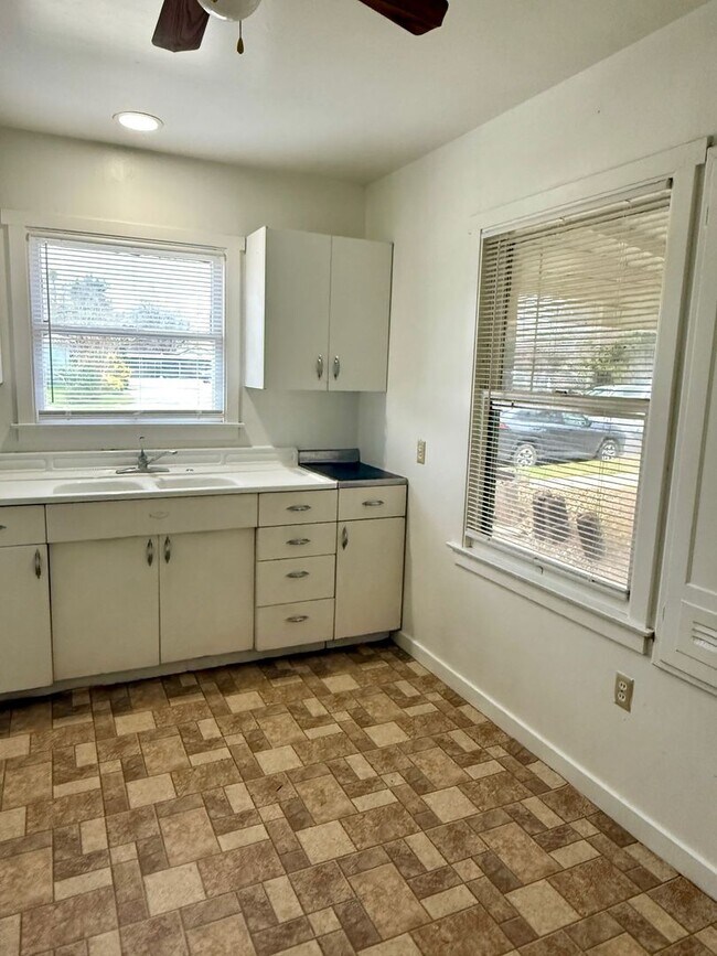 Foto del edificio - Coming Soon!