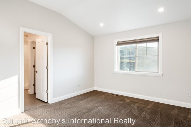 Building Photo - 4 br, 3.5 bath House - 1104 W. Cattail Court