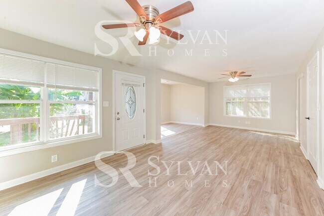 Foto del edificio - Prepare to fall in love with this 3 bedroom, 2 bathroom home