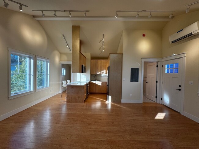 Building Photo - Modern Bainbridge Studio –  Prime Location...