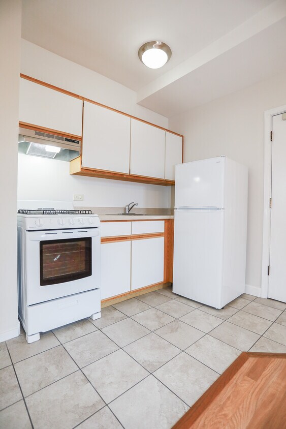 Foto principal - 6157 N Kenmore Ave