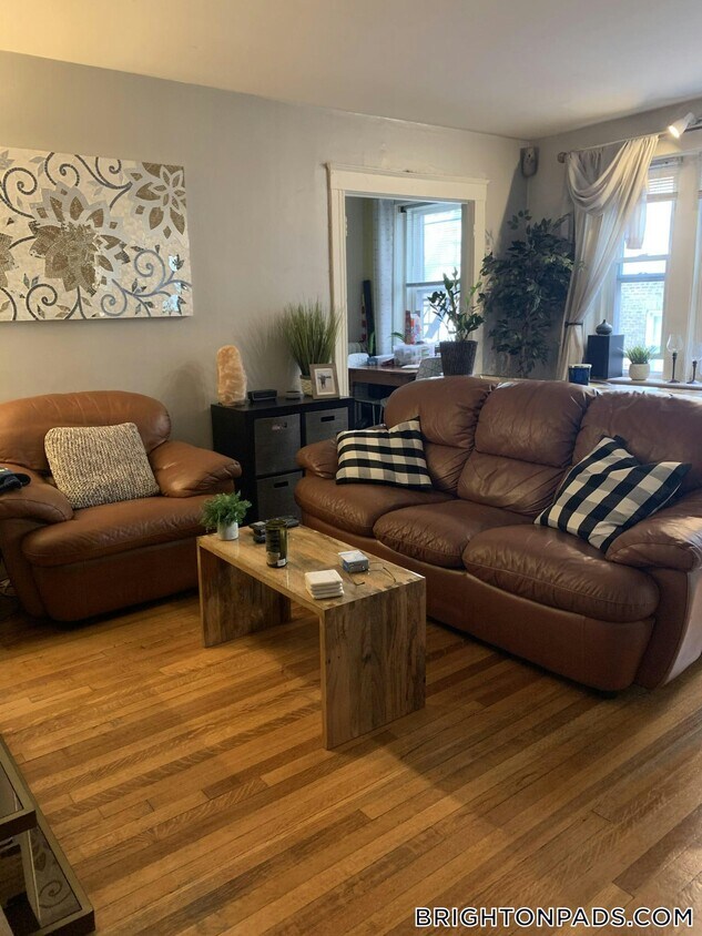 Foto principal - 1615 Commonwealth Ave