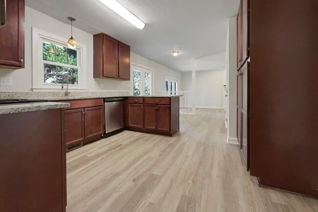 Building Photo - 6010 River Landings Dr