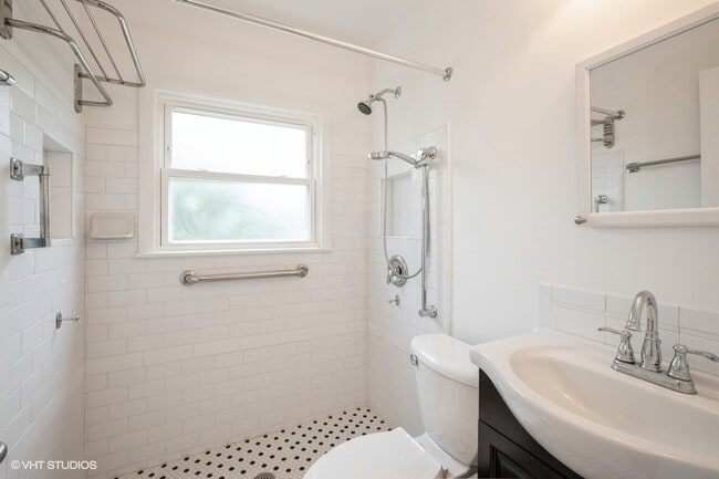 Building Photo - 1408 Wilmette Ave