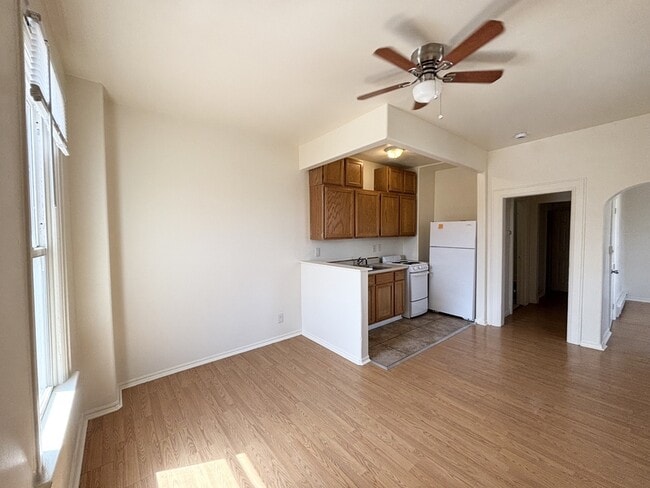 Building Photo - 514 E 500 S