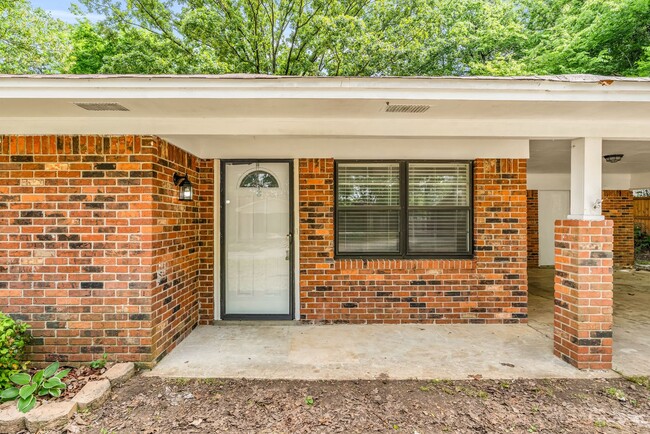 Building Photo - Renovated 3 Bedroom 2 Bath Home for Rent!