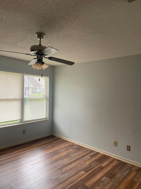 Foto del edificio - 2806 Old Carriage Ln