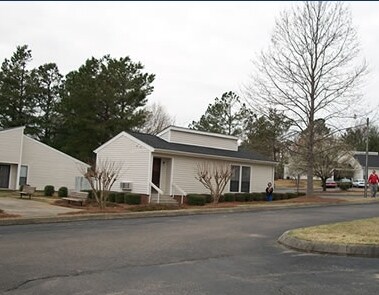 Foto principal - Courtland Village Apartments