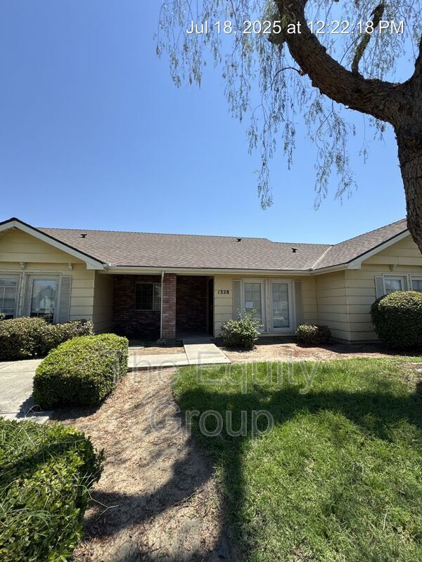 Primary Photo - 1328 S Rossmoor St