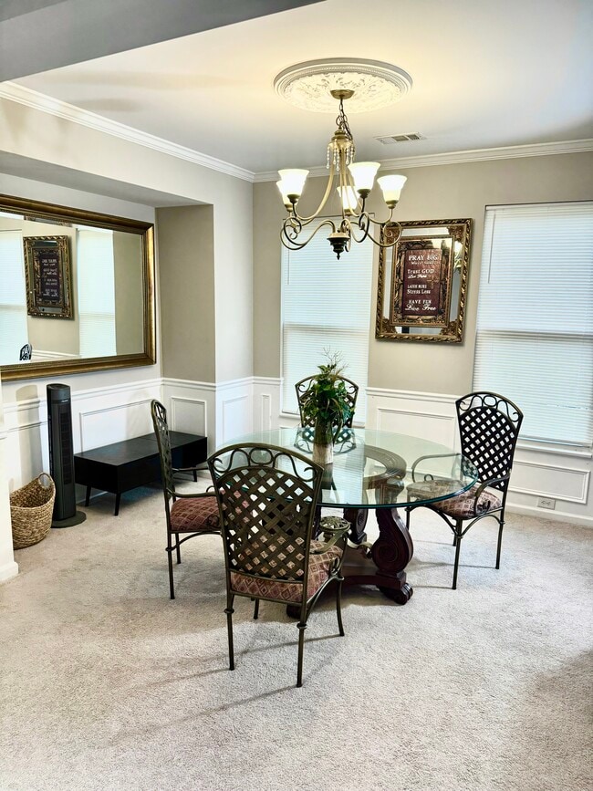 Foto del edificio - 410 Broadmoore Sq