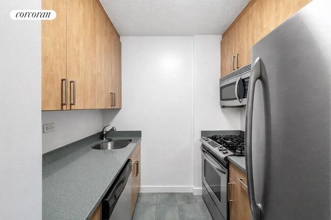 Foto del edificio - 300 E 40th St