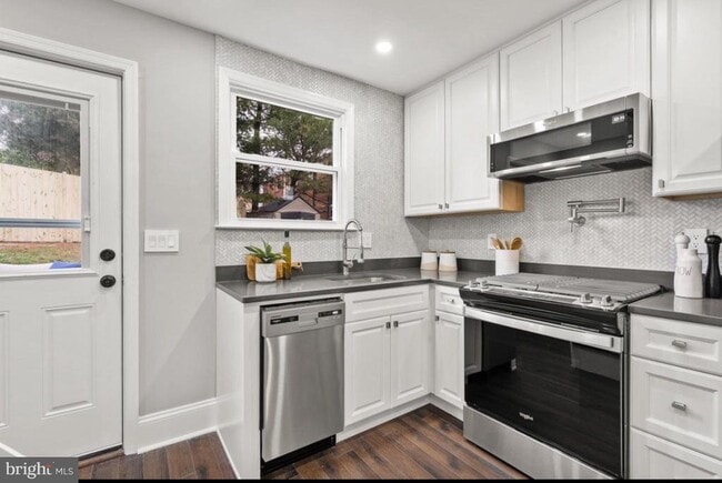 Foto del edificio - 612 44th St NE