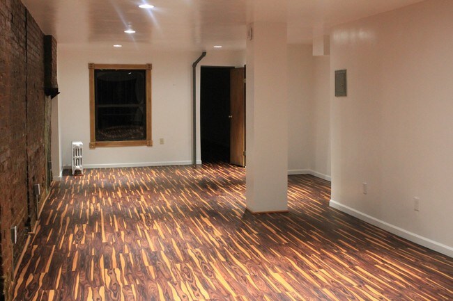 Interior Photo - 629 Throop Ave