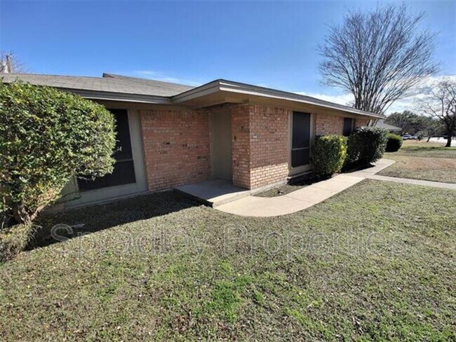 Building Photo - 405 Cheyenne Dr