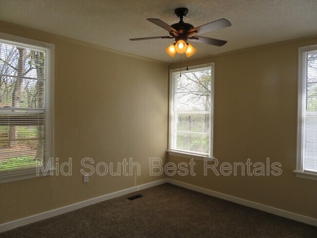 Building Photo - 2503 S Tyler St
