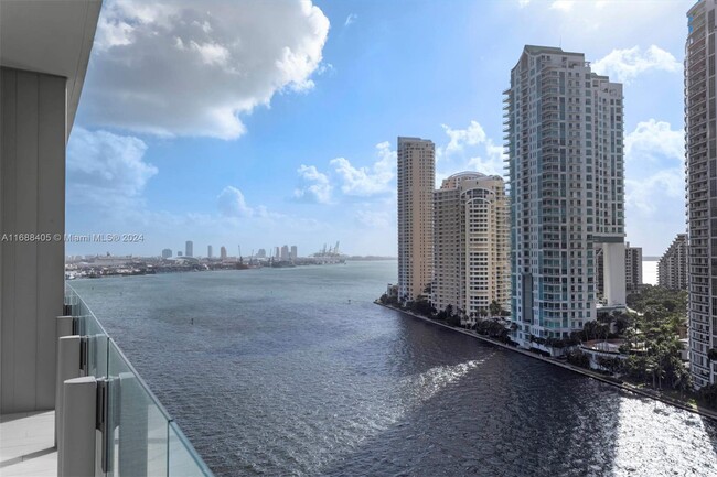 Foto del edificio - 300 Biscayne Blvd Way