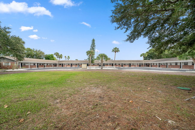 Building Photo - Eagle Crest Apartments