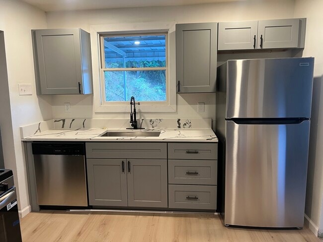 Building Photo - 6036 Sawyer St