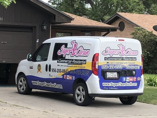 Foto del edificio - 2 br, 2 bath Duplex - 6244 Camelot Drive A