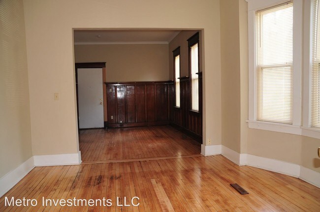 Building Photo - 829 E Clarke St