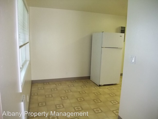Building Photo - 2 br, 1 bath Apartment - 2202 Oak St SE