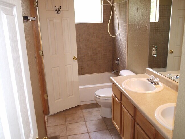 Building Photo - 1609 Columbine Village Dr