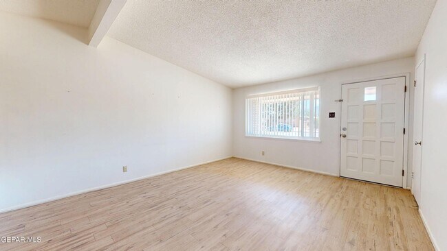 Foto del edificio - 4553 Skylark Way