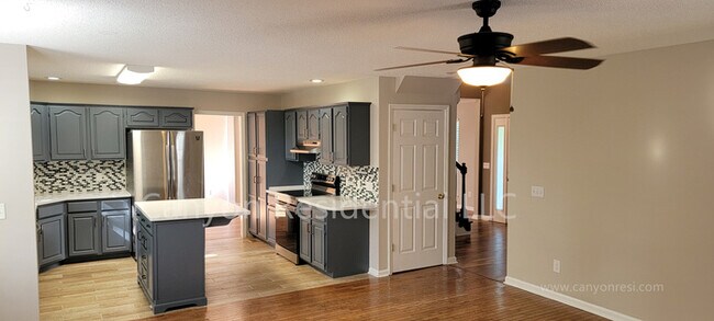 Foto del edificio - Beautiful 4b Room!Move in ready!