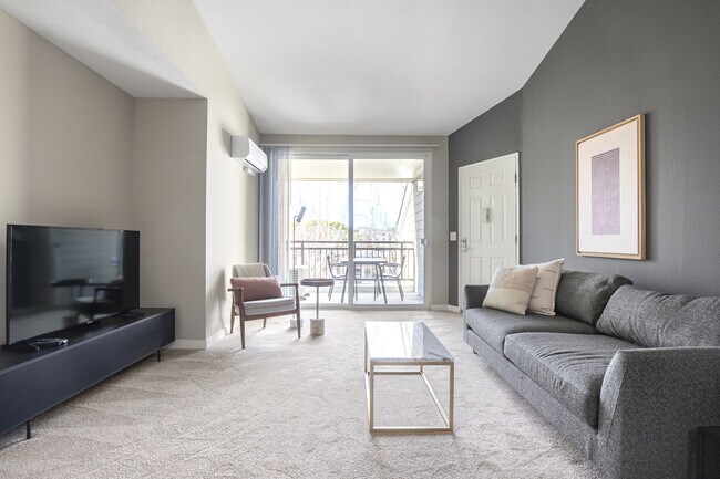 Building Photo - 1050 Benton St