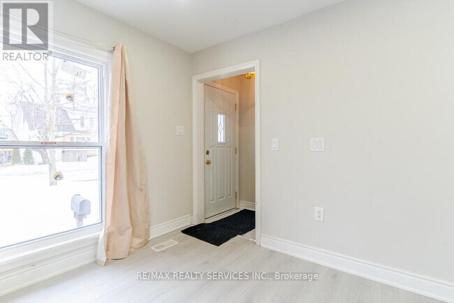 Photo du bâtiment - 73 Drury Ln