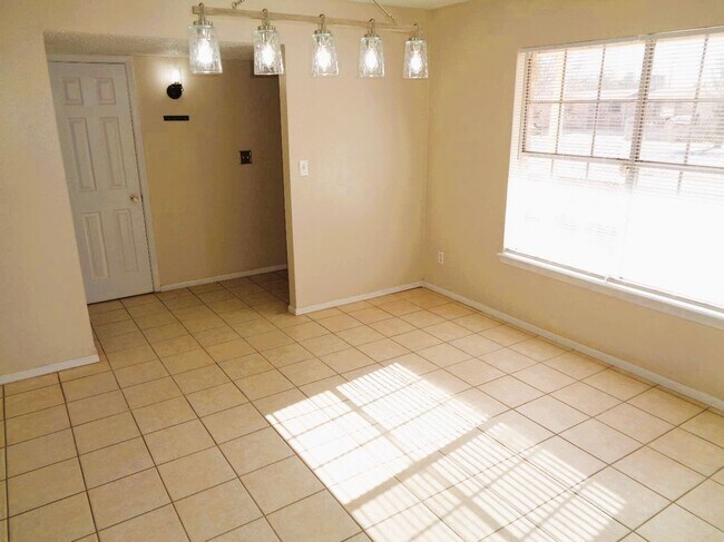 Building Photo - Exquisite Single Level Upper Valley Home With Refrigerated Air Located In Quiet Neighborhood