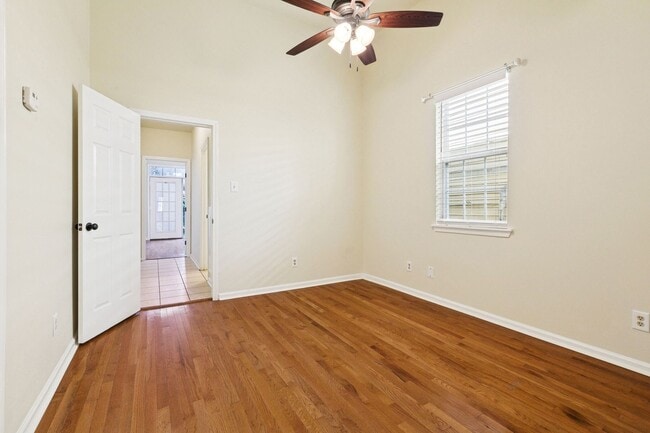 Photo - 4535-4537Tchou Apartment