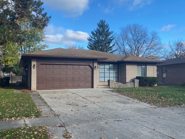 Building Photo - 1725 Crimson Dr