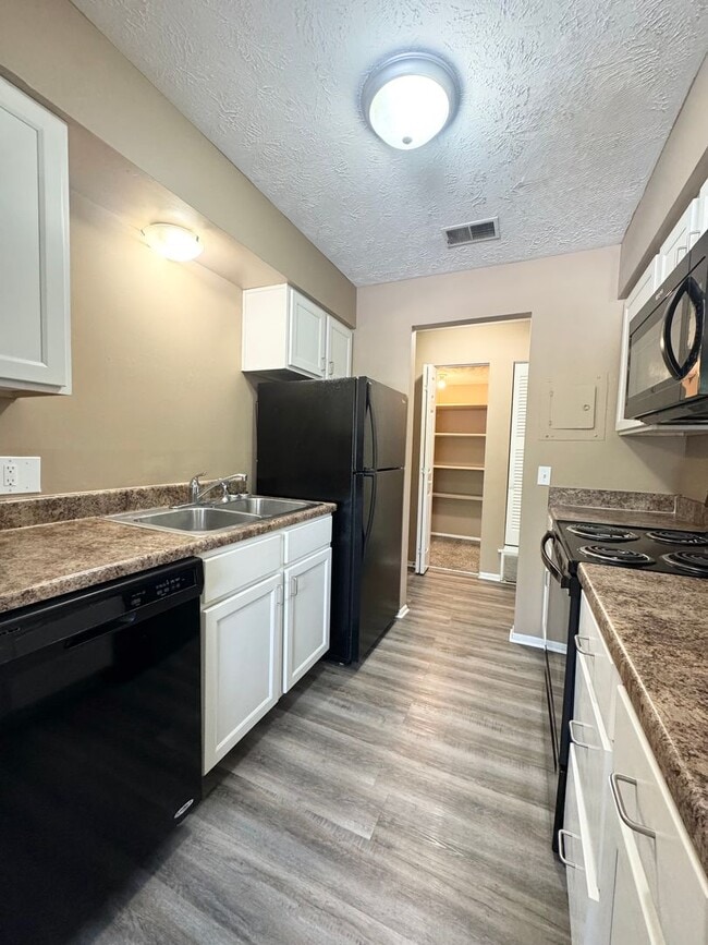 Building Photo - Heritage Heights Apartments